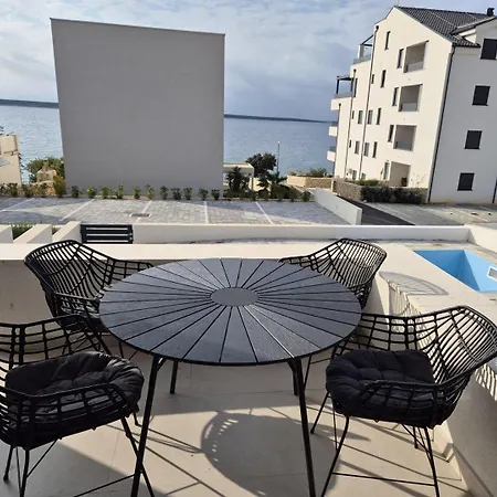Maison d'hôtes Sunshine Complex With A Pool By The - Mandre, Pag