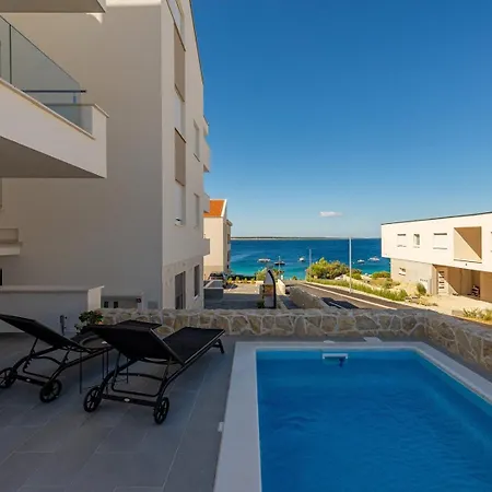 Maison d'hôtes Sunshine Complex With A Pool By The - Mandre, Pag *